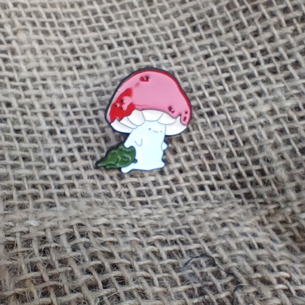 💙Kawaii Running Mushroom and frog enamel pin NIP